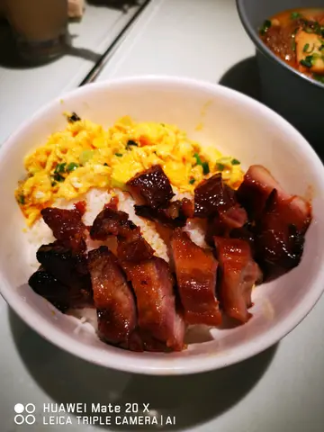叉燒蛋飯！但應該叫臘肉蛋飯