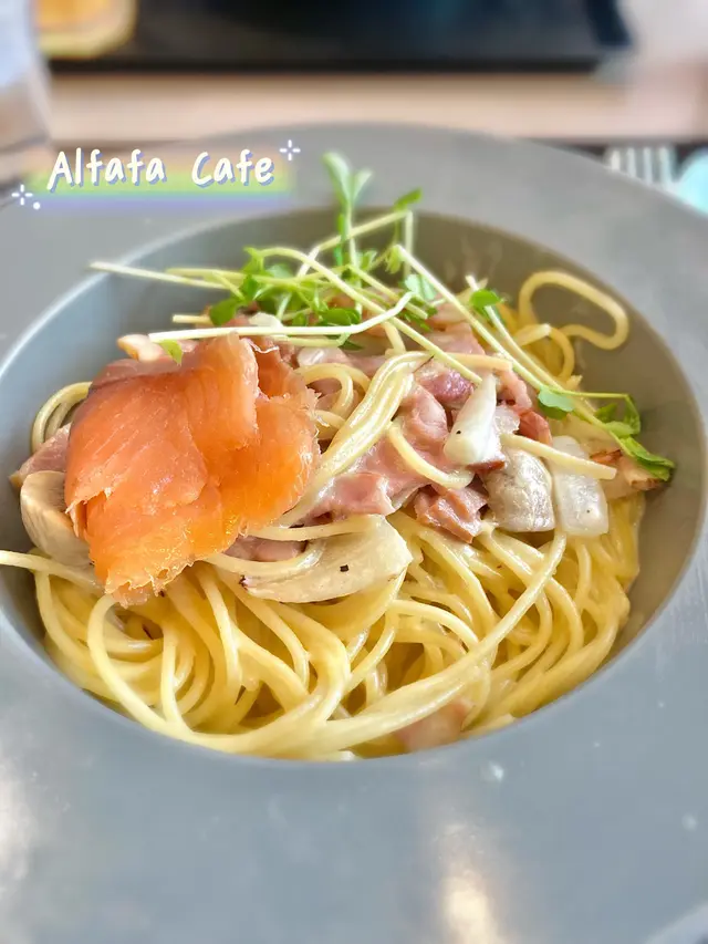 卡邦尼煙三文魚煙肉芝士炒意粉