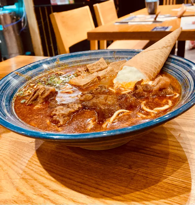 麻辣牛筋牛腩面