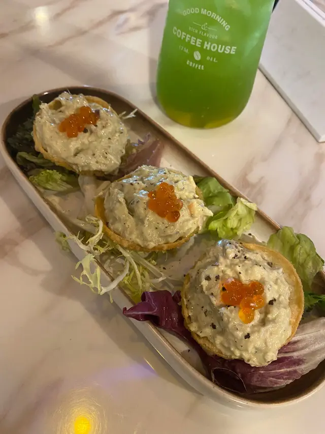 牛油果蟹肉他他脆餅