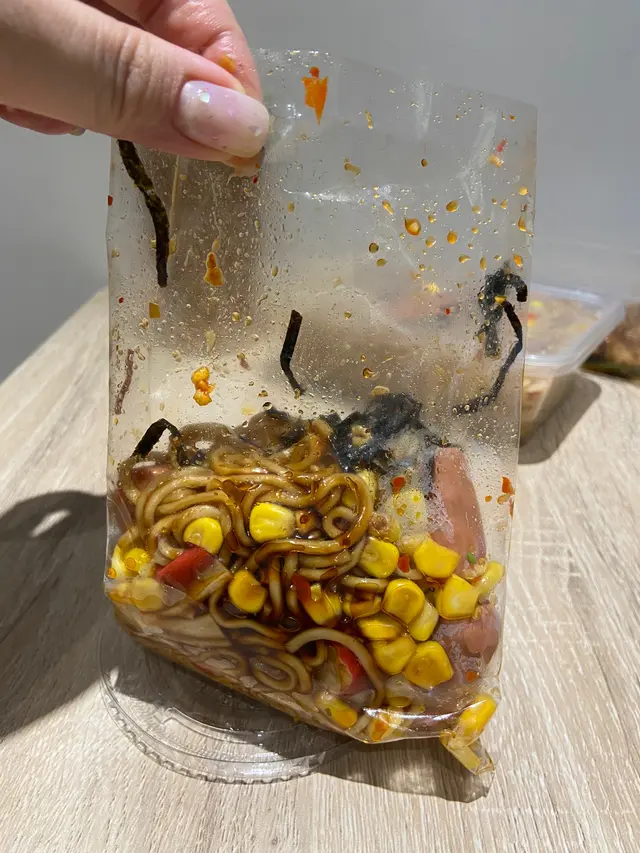 透明袋裝撈麵
