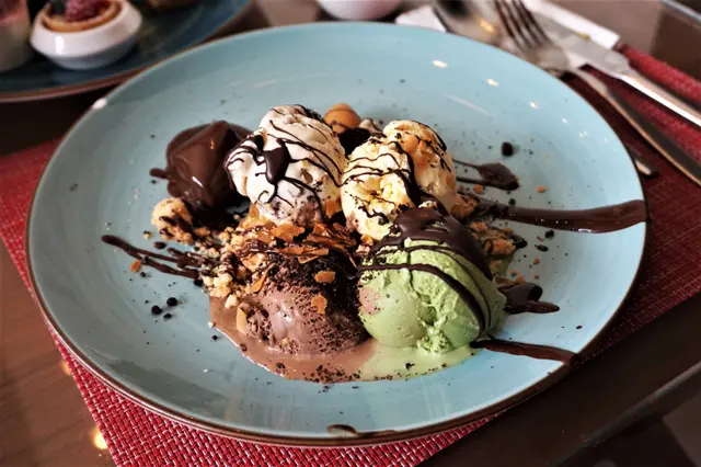 Häagen-Dazs雪糕 + 雞蛋仔