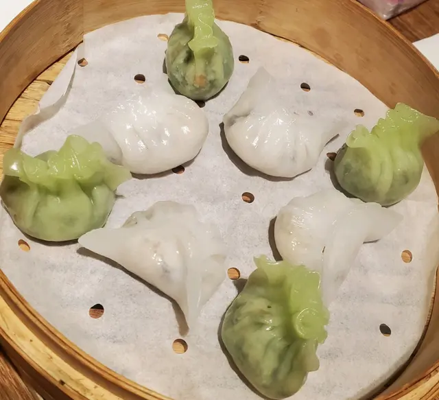 香菇餃配莞茜餃