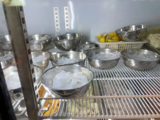 邊爐配料櫃最上格，寬粉。