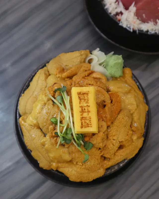 三色海膽盛丼