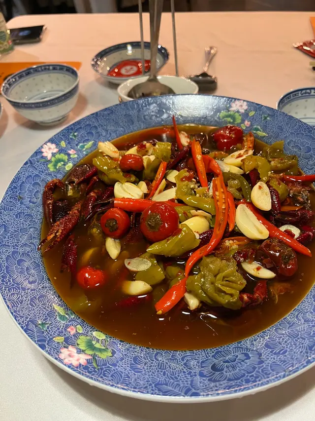 涼拌泡椒小龍蝦米線