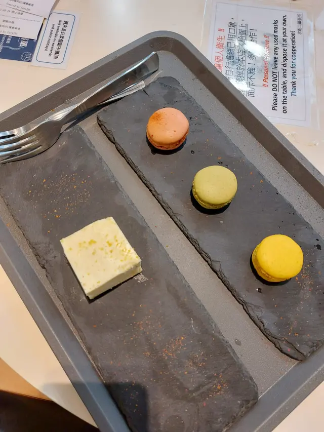 馬卡龍B (開心果/覆盆子/檸檬) $45
日本柚子芝士蛋糕 $42