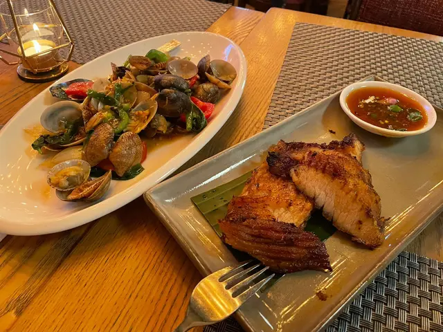 燒豬頸肉&星洲炒蜆