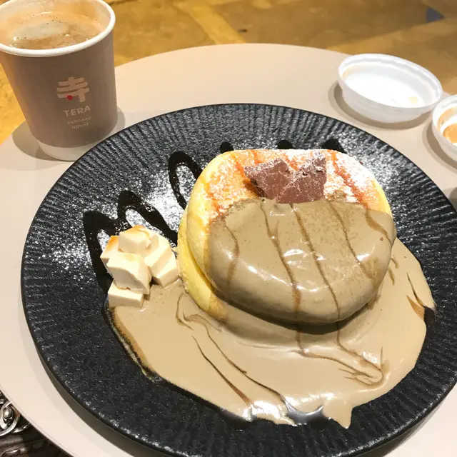 Hazelnut Hojicha shuffle pancakes