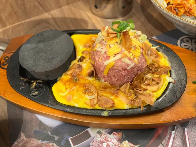 芝士香濃，增加了漢堡扒的口味