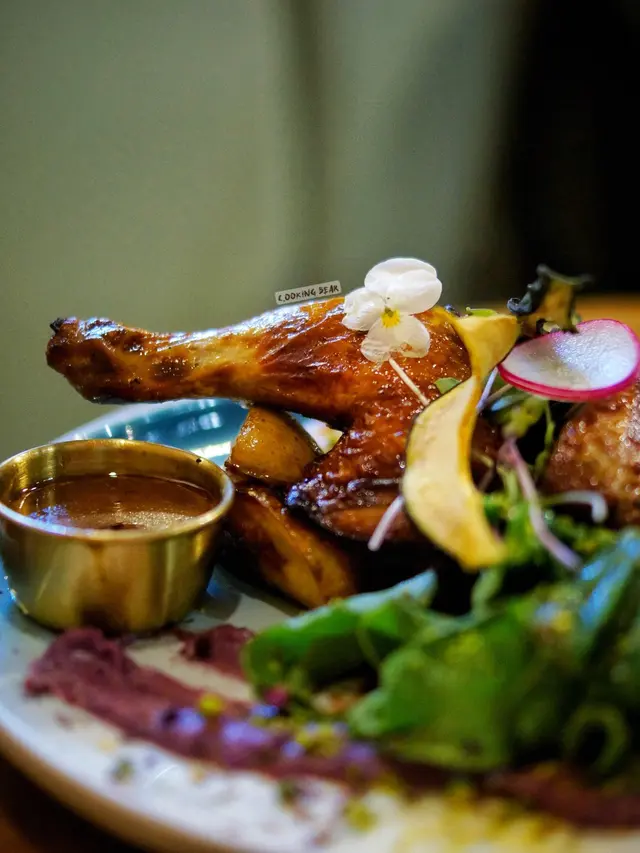 香烤露絲瑪利法式春雞配燒汁