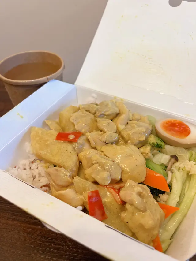 泰式咖哩雞配野菜便當