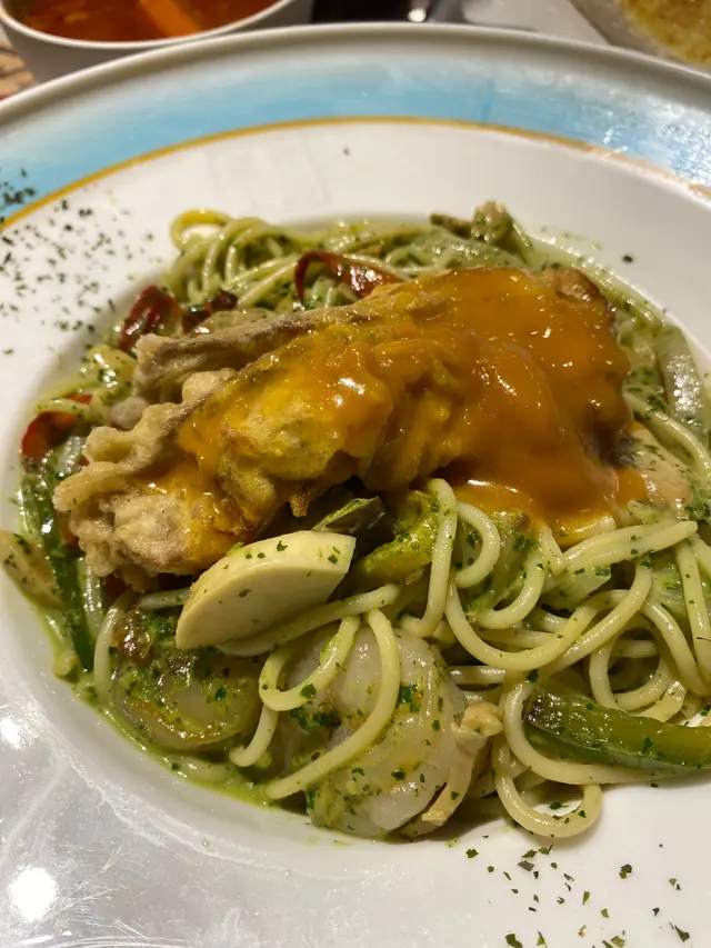 芫荽大蝦意大利粉配軟殼蟹