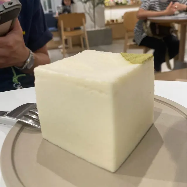 玄米茶豆腐慕絲蛋糕