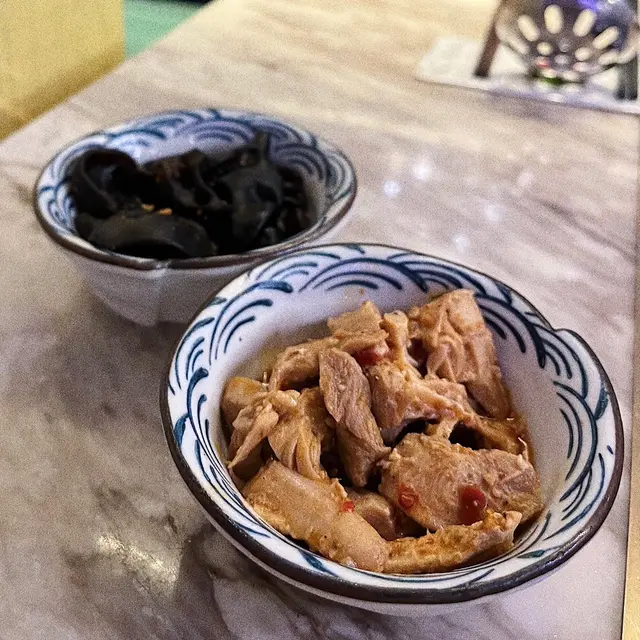 手工蒜泥口水手撕雞 微辣秘製麻辣木耳