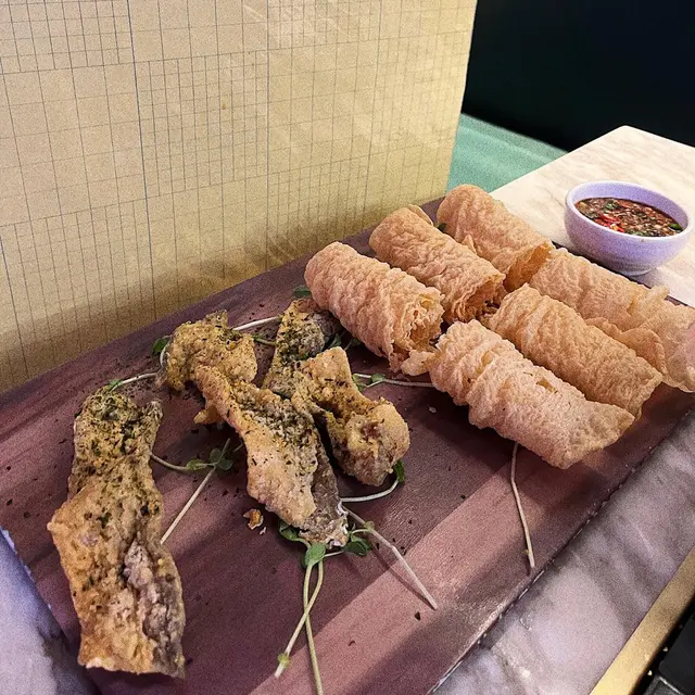 手工即炸響鈴卷海苔鹹蛋黃魚皮