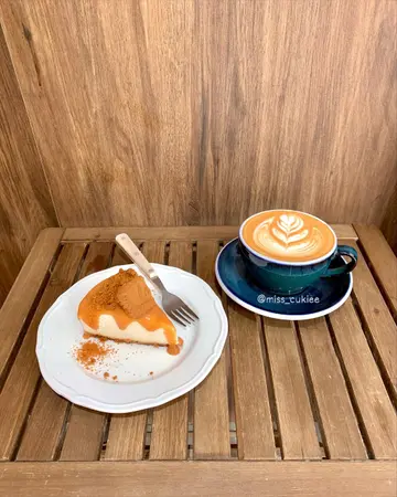 Lotus Biscoff Cheesecake  &  Latte