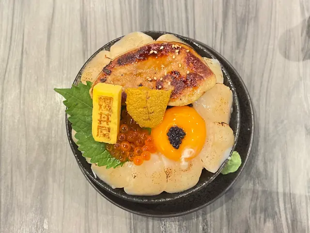 制霸鵝肝海鮮盛丼