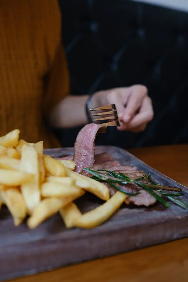 美國牛板腱配薯條