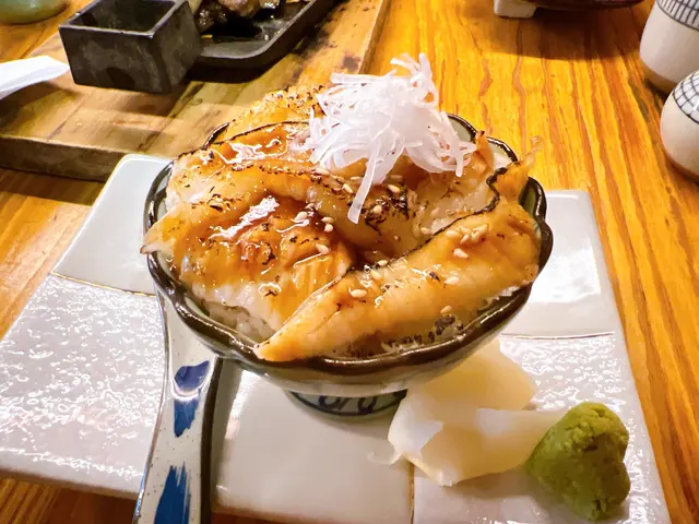 迷你火炙左口魚邊丼