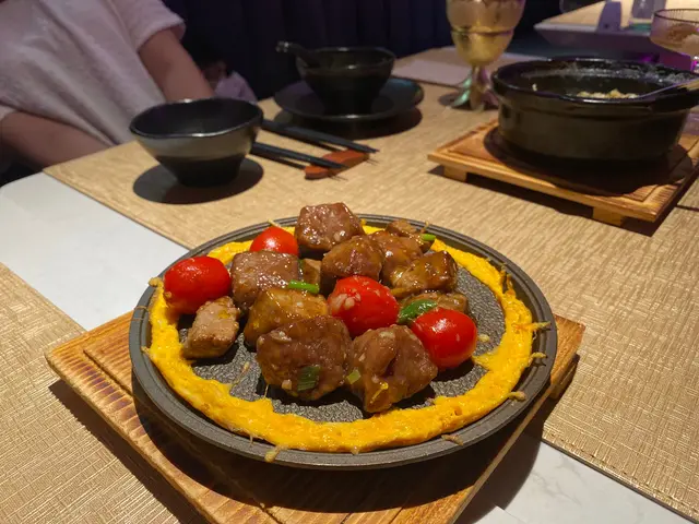 鐵板香煎一口鵝肝牛小排