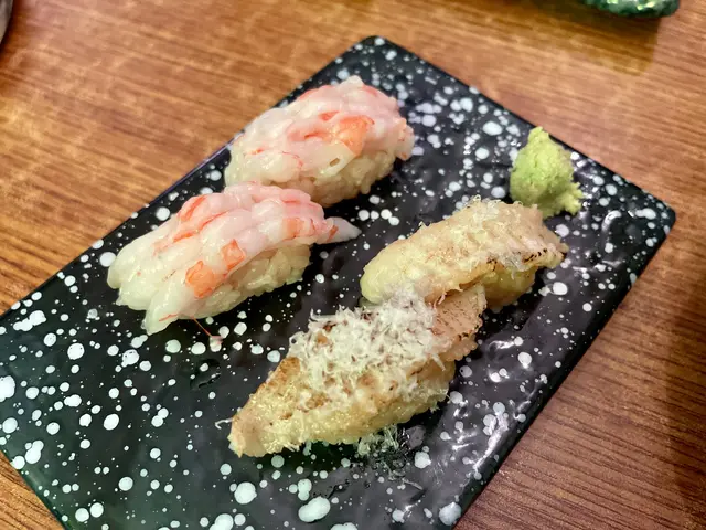 火灸左口魚邊壽司(兩貫),甜蝦壽司(兩貫)