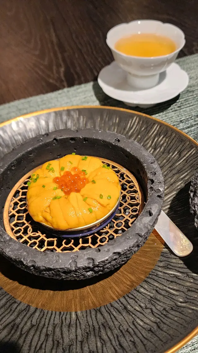煙燻雲丹配蘆筍豆腐三文魚子