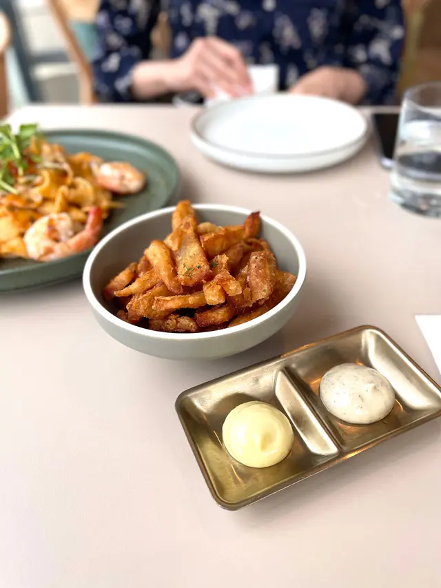 配日式芥茉蛋黃醬、黑松露蛋黃醬