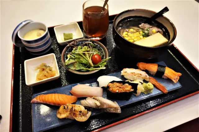 壽司定食配手打烏冬