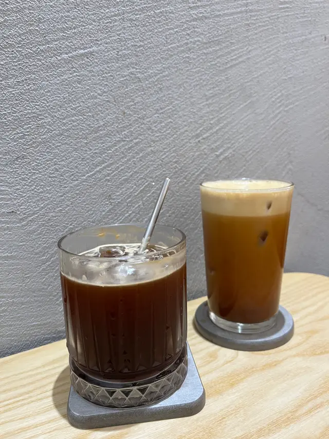 Creamy  Black  and  Ice  Black