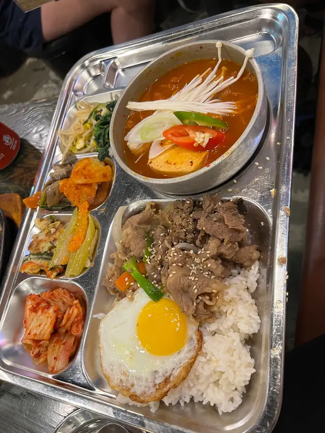 泡菜湯+燒牛肉定食 