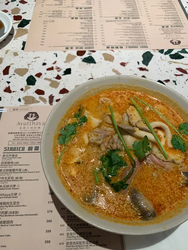 冬蔭公湯粗麵（牛）