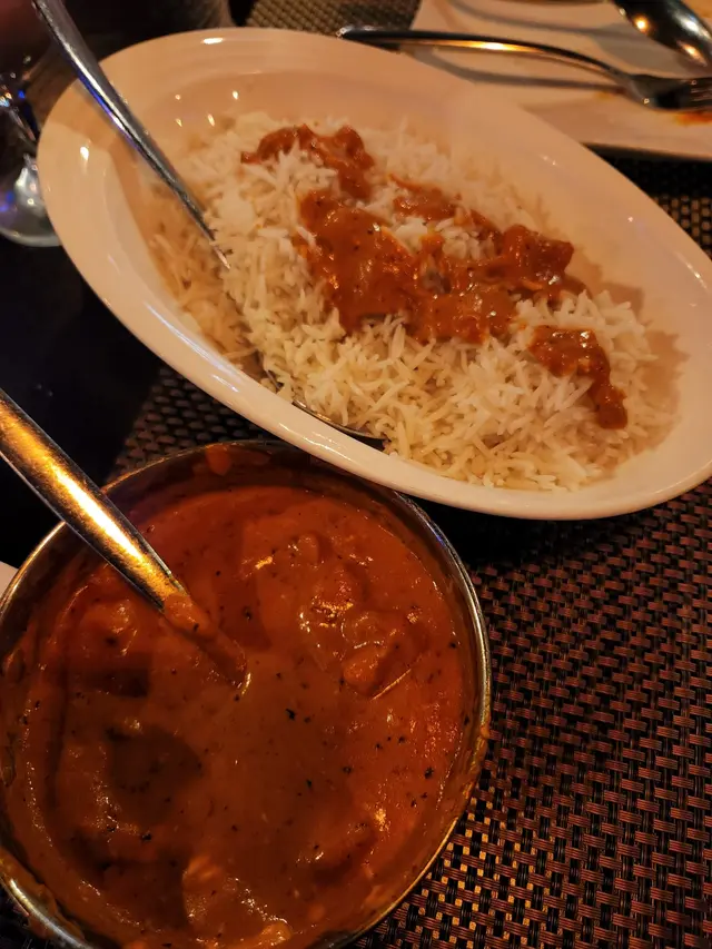 萬萬估唔到印度白米，同我哋泰式日式白米係完全唔同，長知識⭐️⭐️⭐️
佢啲米又幼又長，識落口感似米粉， 但冇好似米粉咁淋又冇似白飯咁硬，主要系冇米香