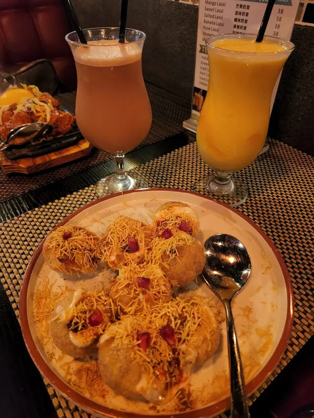 呢個小食可以當做甜品添啊，好趣嘅米球配上乳酪汁，甜甜的
After taste 會散發出一陣咖喱味，真系未食過😛覺得呢個好適合香港人食