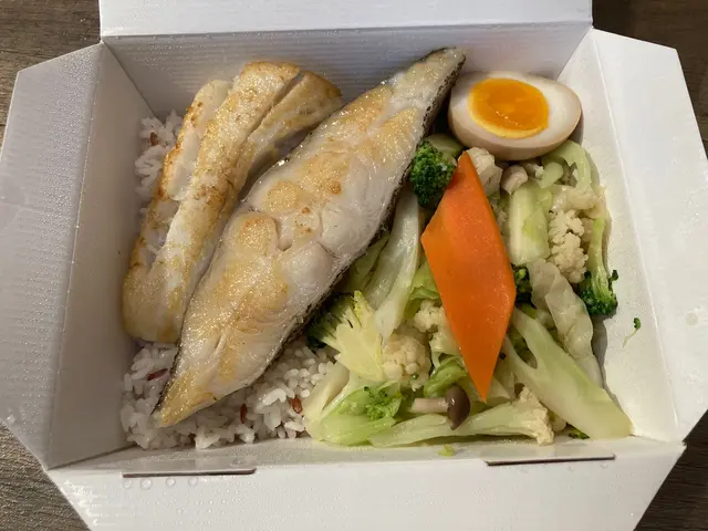 味增比目魚配野菜便當