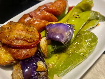 炸酿尖椒茄子红肠、炸黑椒台湾肠