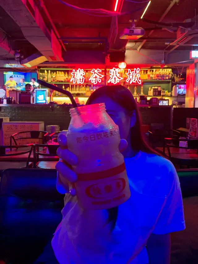 由益力多、Vodka、Peach、Orange調配而成，
好精緻咁用益力多樽載住，加上「你今日飲咗未」嘅經典金句，啱晒打卡～
味道相當容易入口，啱晒女士～