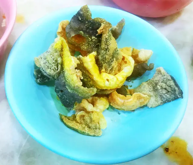 呢碟魚皮喺鄰枱的.我的是追加(行街)