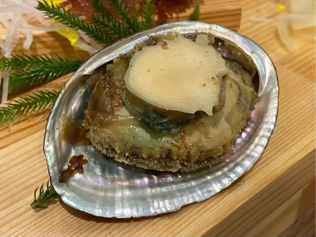 慢煮鮑魚配肝醬