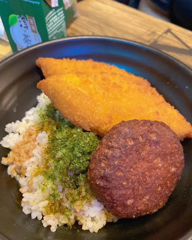 流心芝士漢堡扒拼吉列魚柳飯