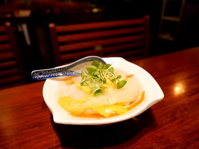 上湯浸白玉菇娃娃菜