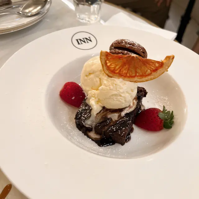 朱古力布朗尼馬卡龍配雪糕