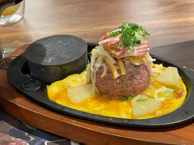 菠蘿煙肉和牛漢堡扒
