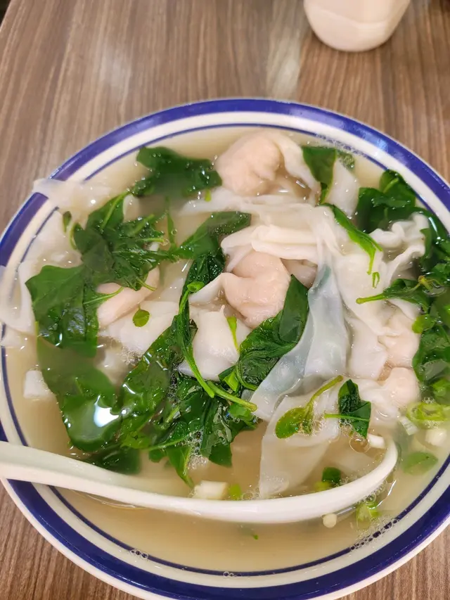 家鄉肉雲吞河粉