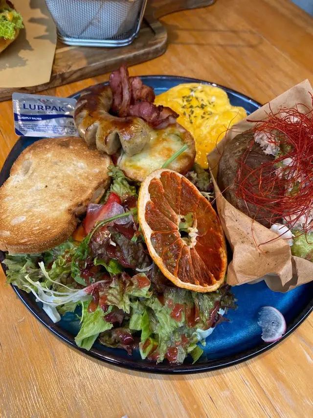 牛油果醬蟹肉焗薯