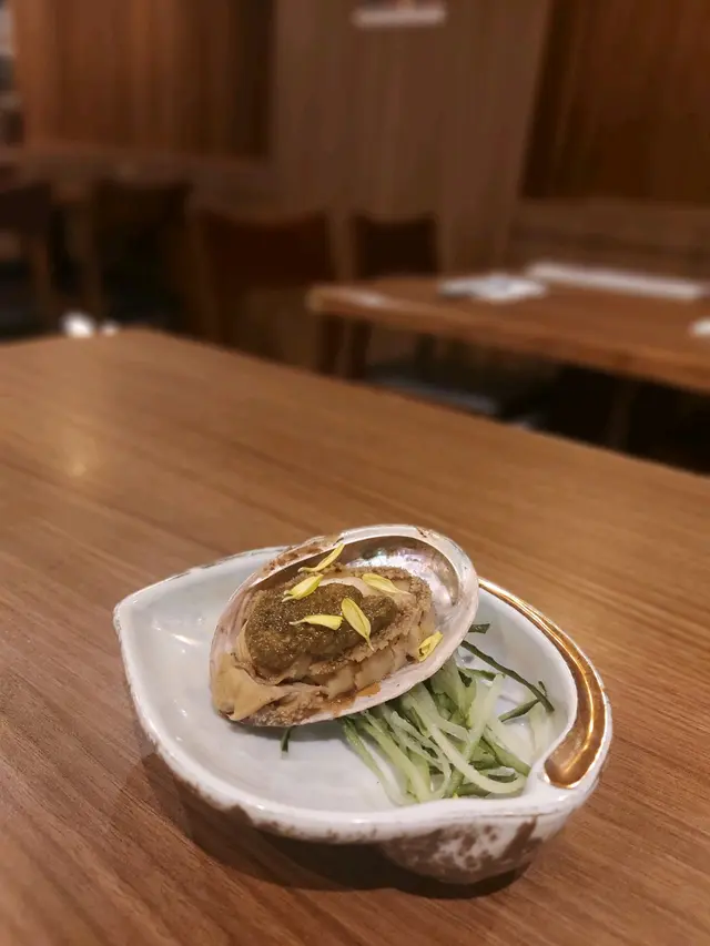 慢煮鮑魚配肝醬