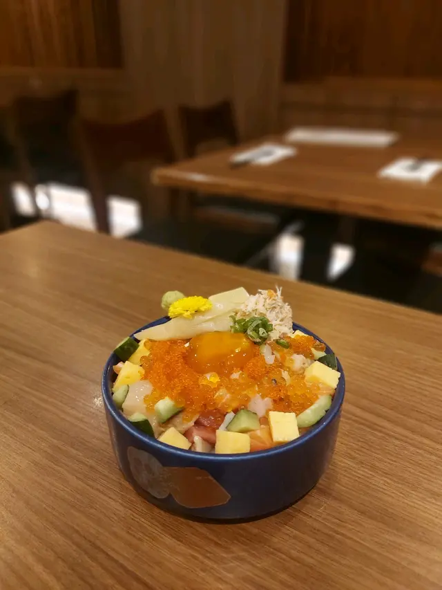 花錦魚生丼