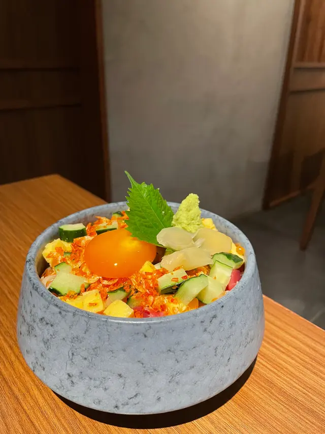 花錦魚生丼
