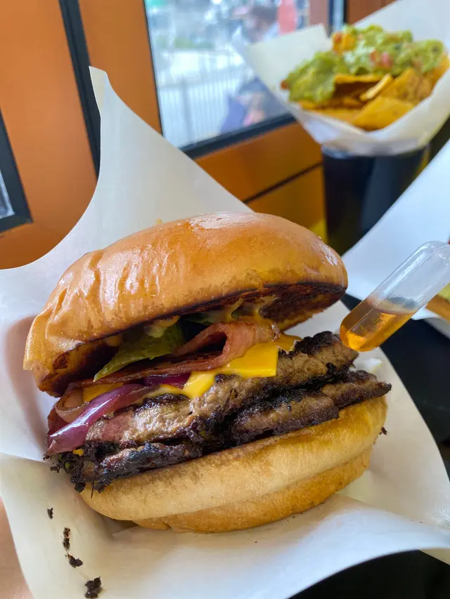 威士忌芝士手打和牛漢堡