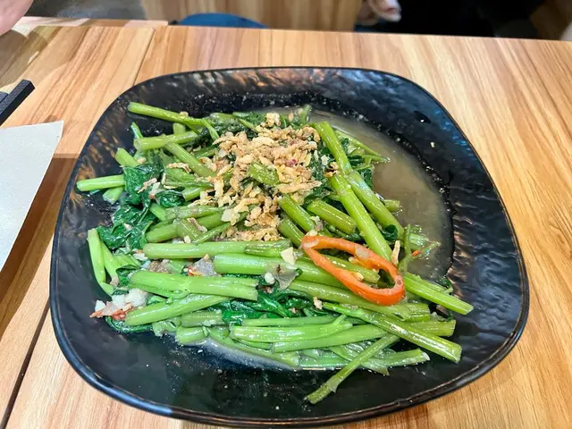 石栗馬拉盞炒通菜